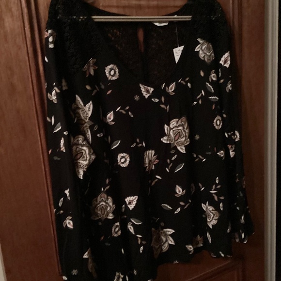 Women’s top - Picture 2 of 3